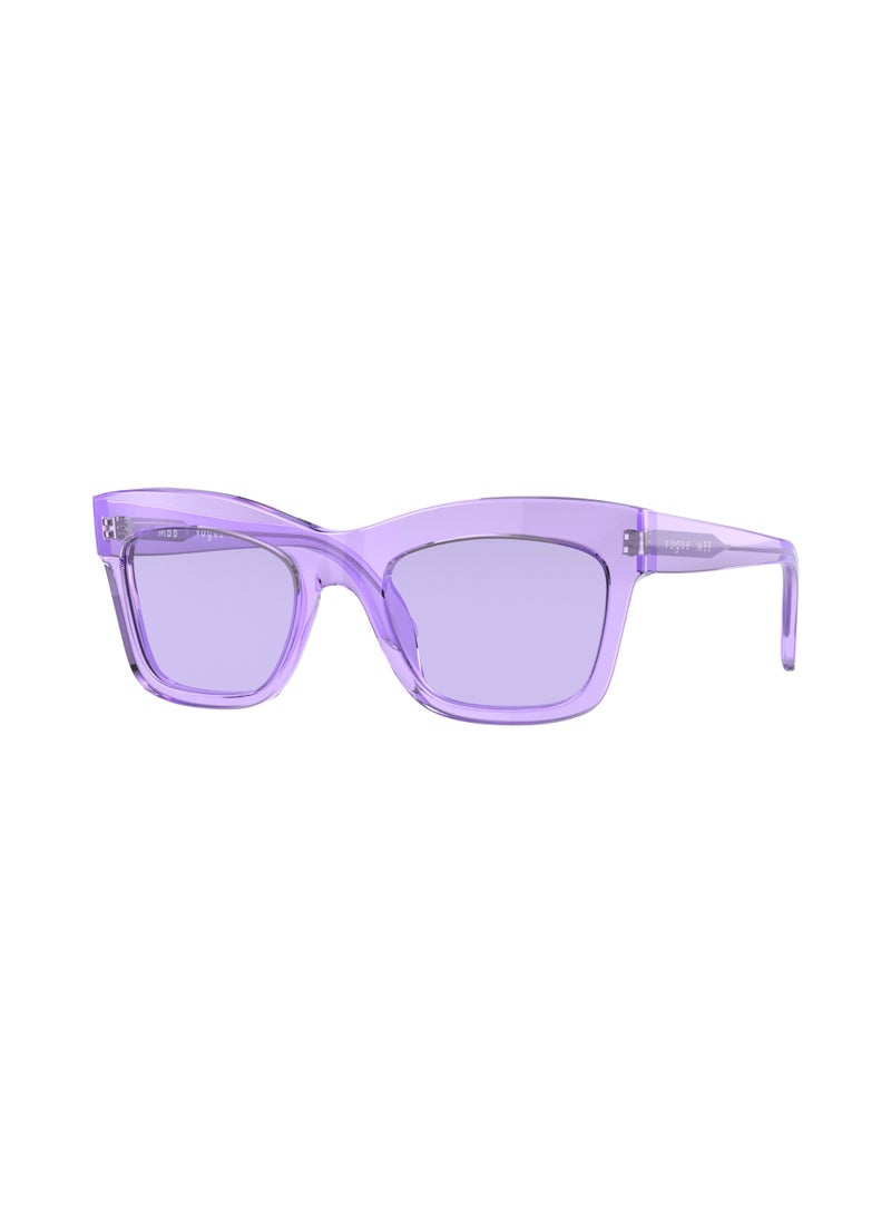 فوغ نظارات شمسية فوغ للنساء مربعة الشكل بلون بنفسجي شفاف - موديل VO5392S MBB x Vogue - مقاس 50 - Image 1